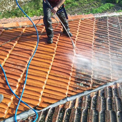 limpieza de tejado con agua a presión en vivienda unifamiliar en ponferrada