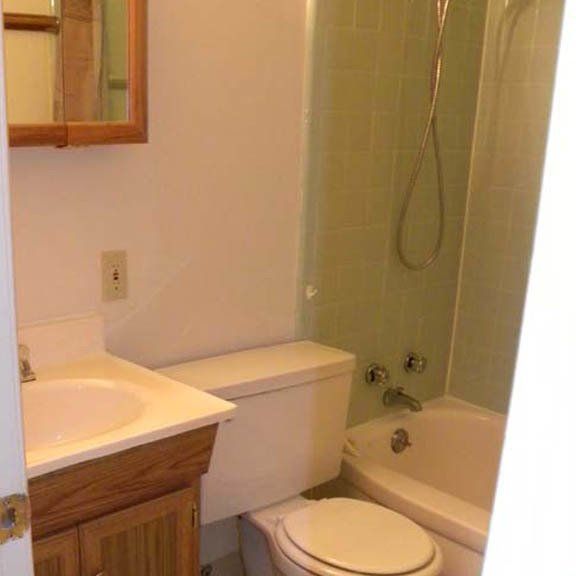 Riverside Park Apartments Bathroom
