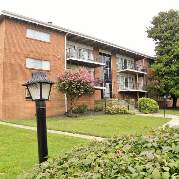 Riverside Park Apartments