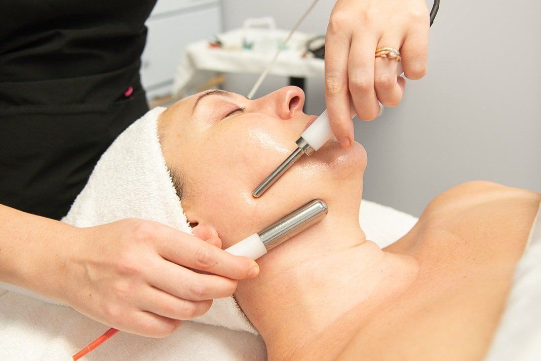 A woman is getting a facial treatment at a beauty salon.