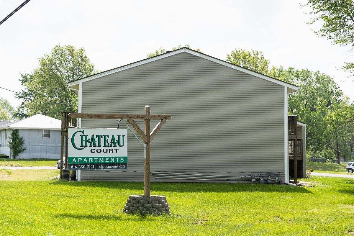 Chateau Court Apartments Sign Outside
