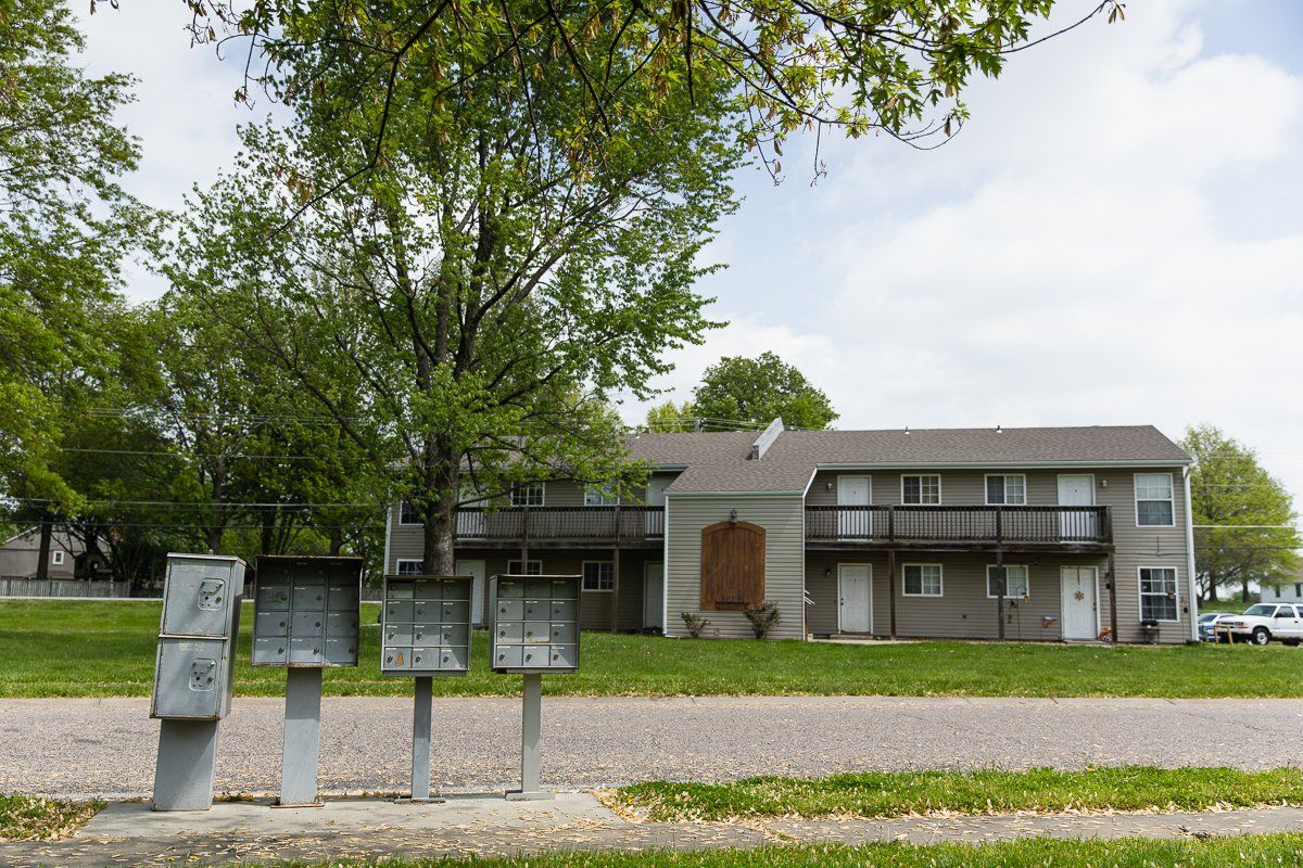 Rentals Chateau Court Apartments Raymore, MO