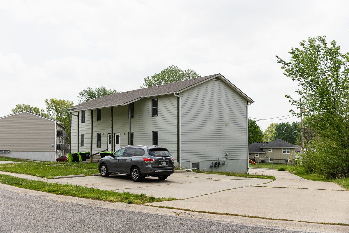 Rentals Chateau Court Apartments Raymore, MO