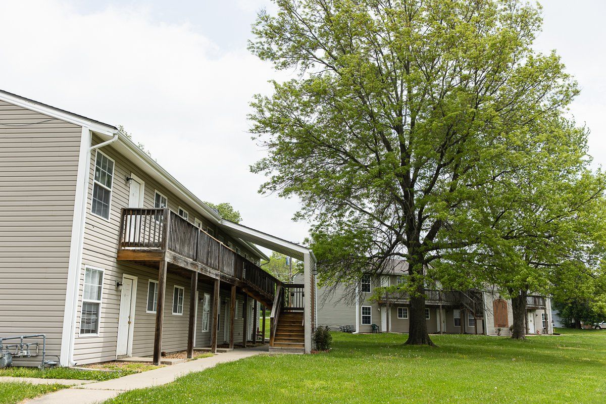 Rentals Chateau Court Apartments Raymore, MO