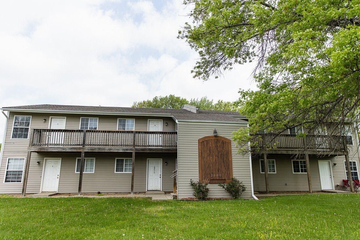 Rentals Chateau Court Apartments Raymore, MO