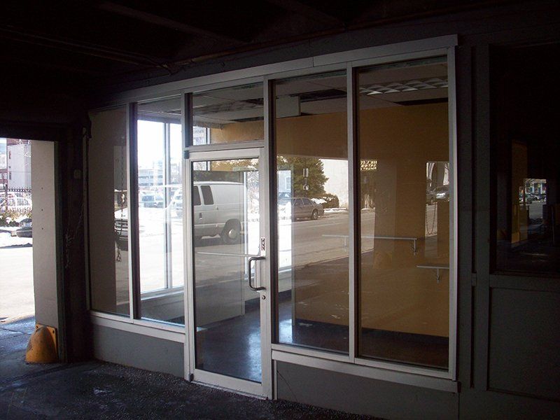 Commercial — Installing the Glass in Louisville, KY