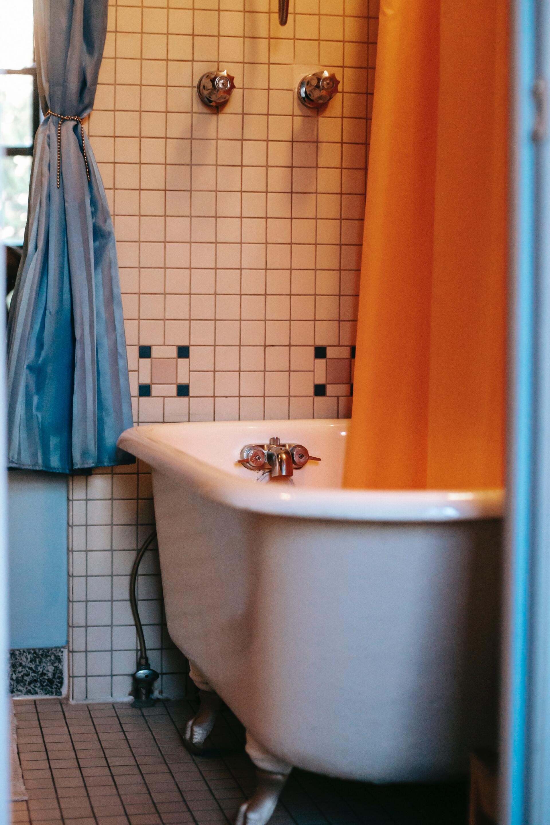 Clawfoot bathtub