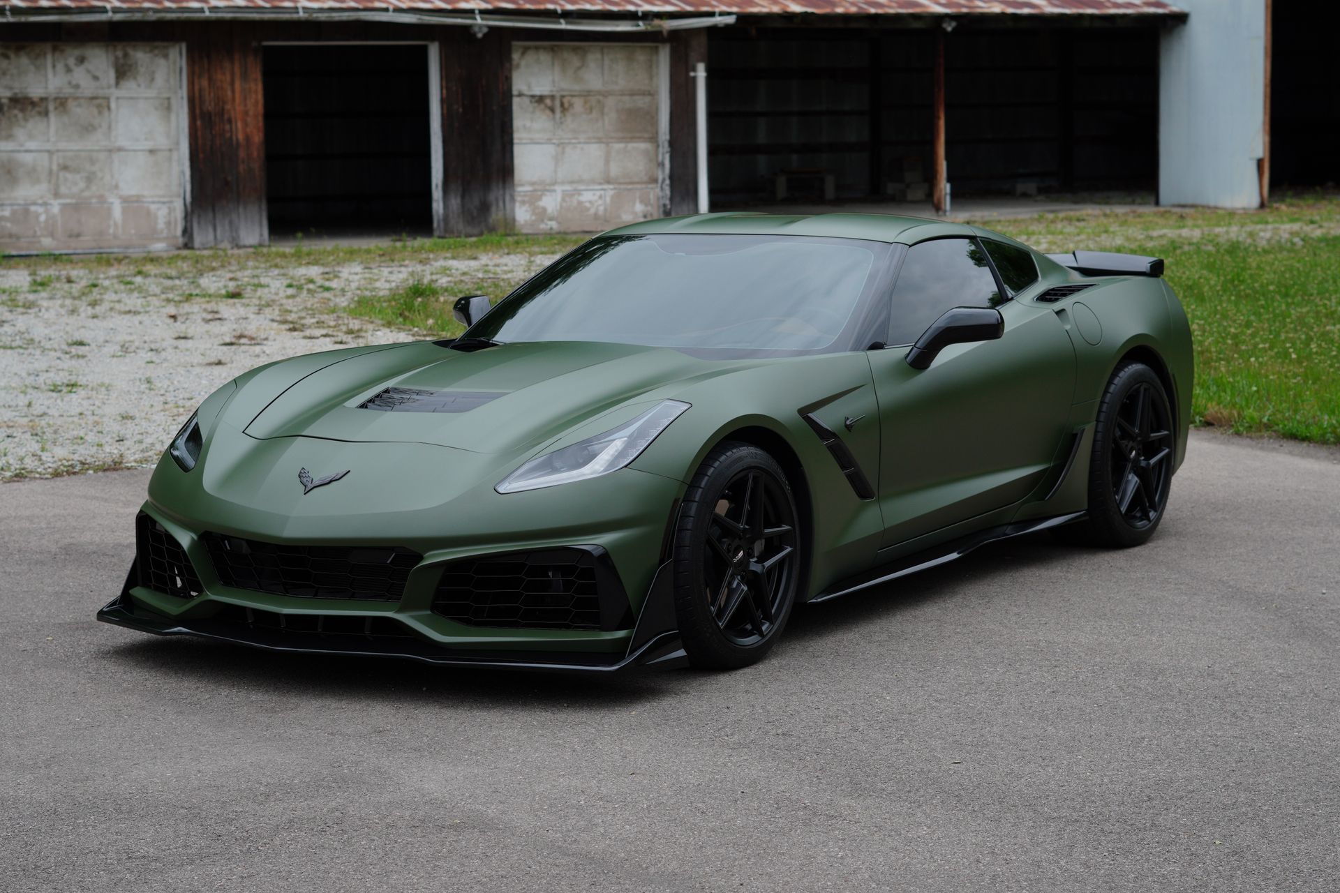 Vinyl Wrap C7 Matte Military Green Front