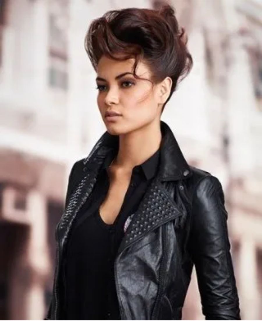 acconciatura donna capelli raccolti