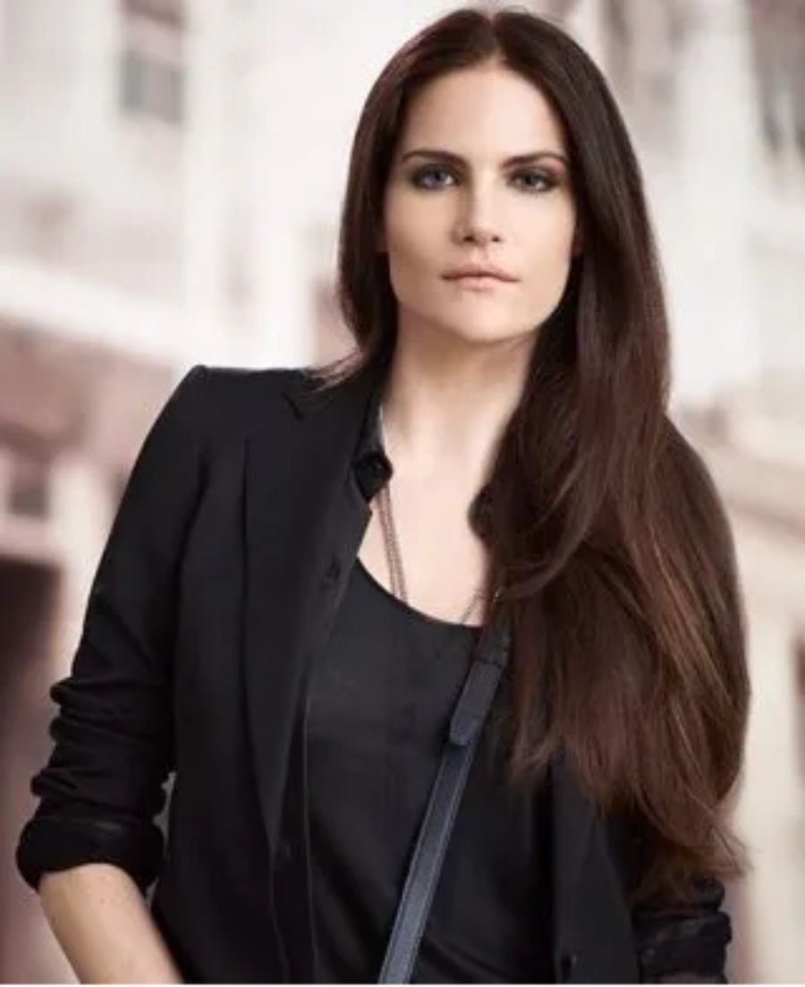 acconciatura donna capelli lisci