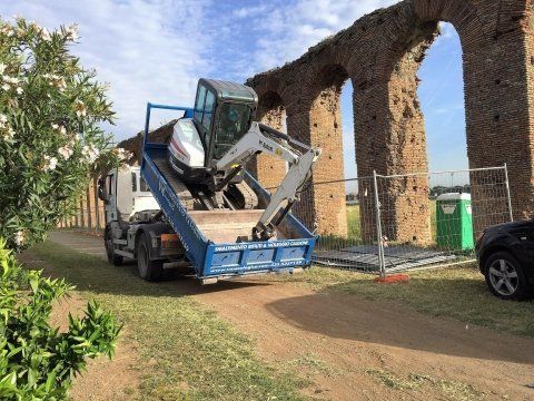 Camioncino con la gru