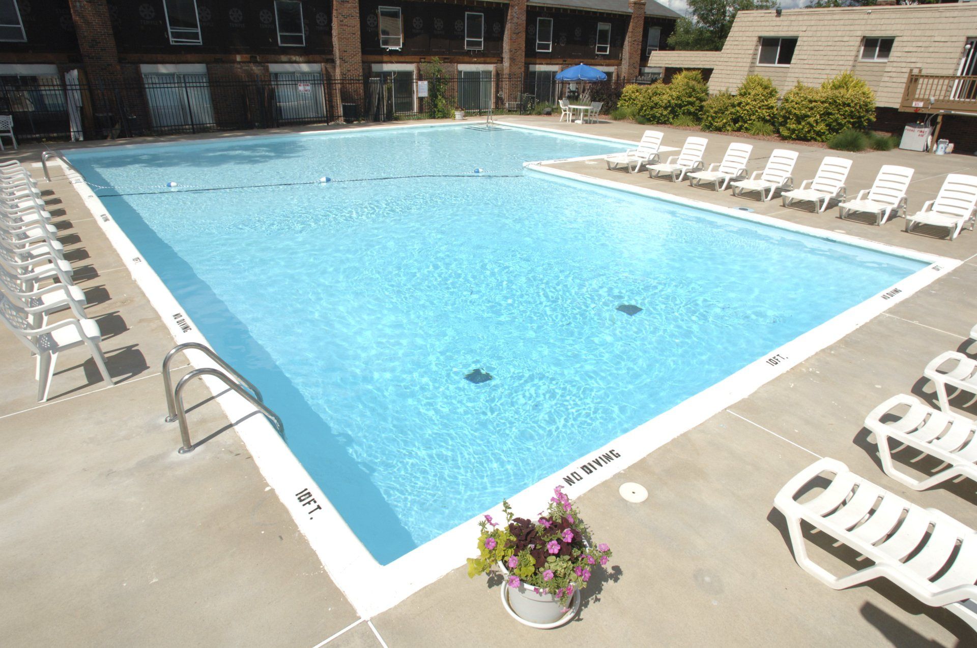 Grand Oaks Apartments for Rent Near Flint, MI in Grand Blanc 1 to 3