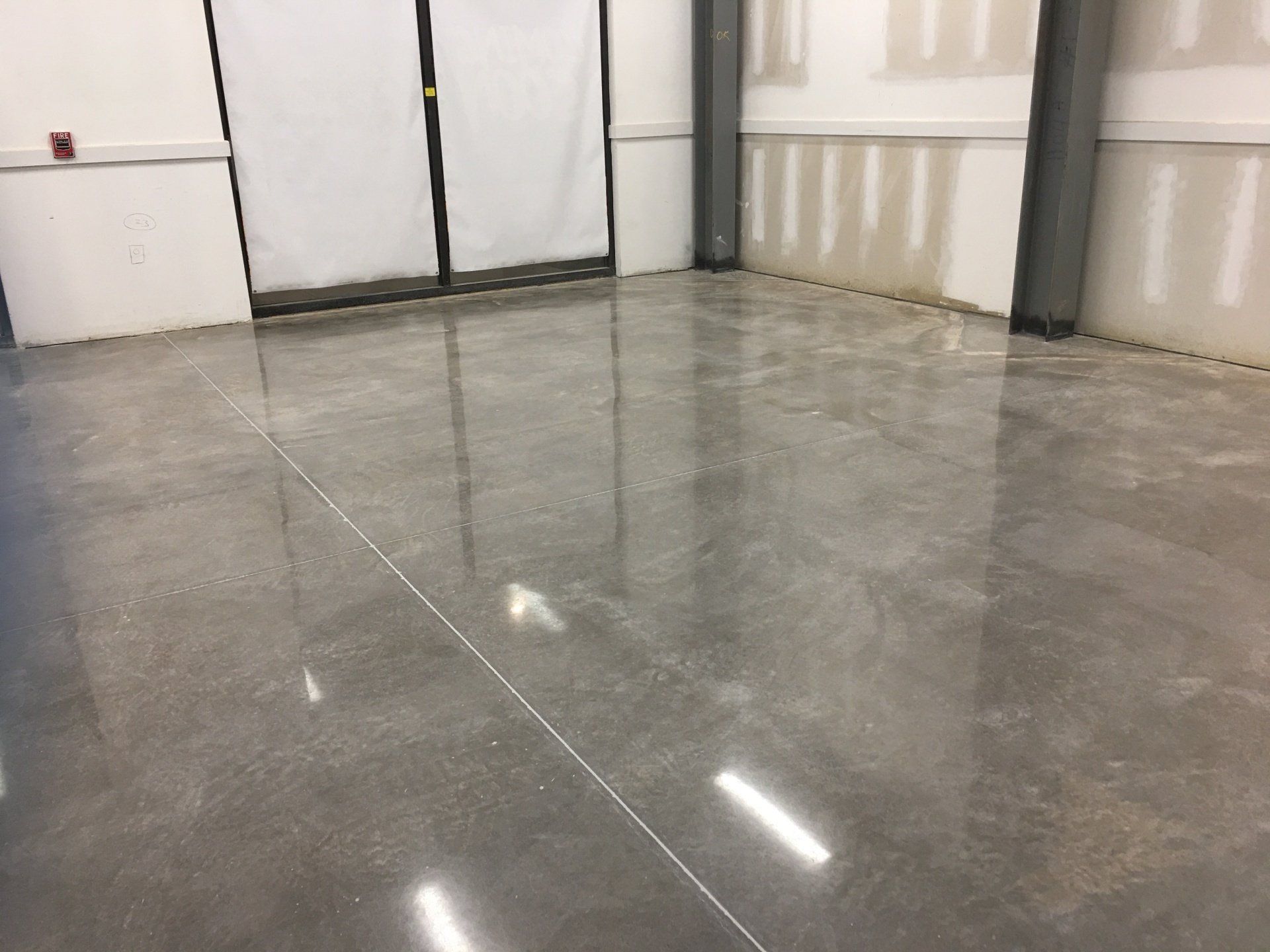 Another view of a floor with wide shiny tiles — New Jersey — Konkreate & Epoxy
