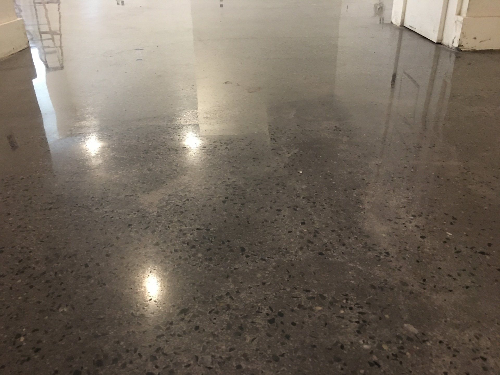Clean and shiny floor — New Jersey — Konkreate & Epoxy