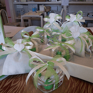 Sacchetti di confetti in tonalità verde