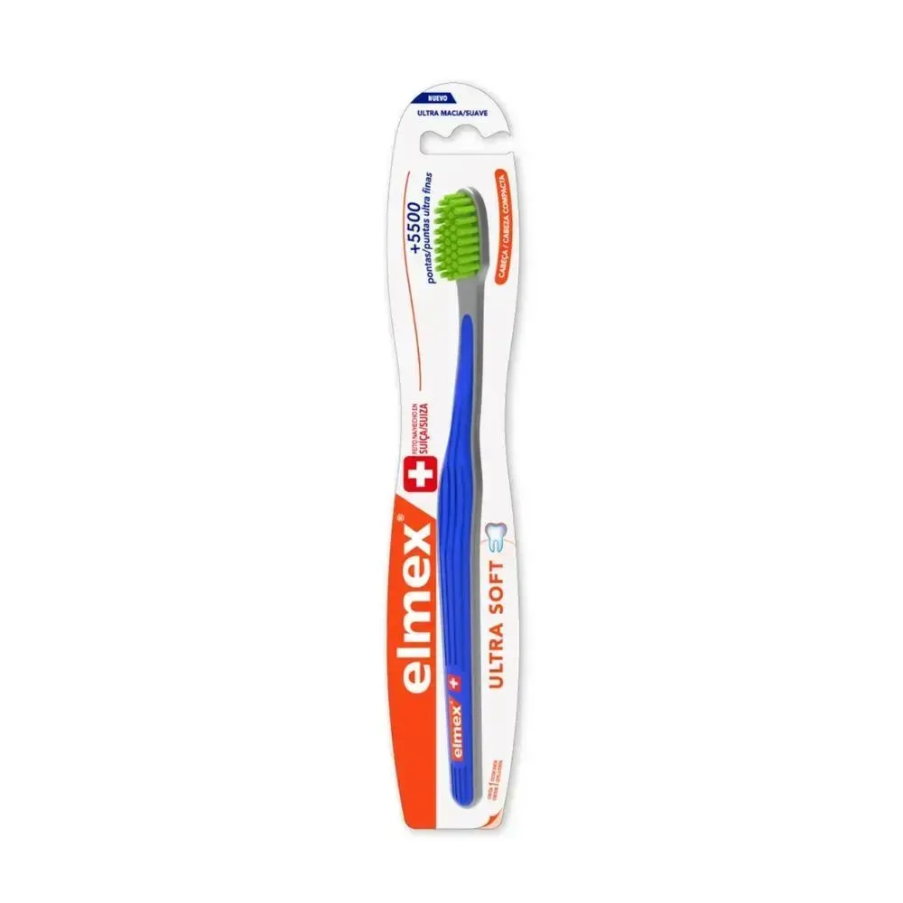 Cepillo de dientes Elmex Ultra Soft en empaque, mango azul, cerdas verdes, empaque blanco y rojo.