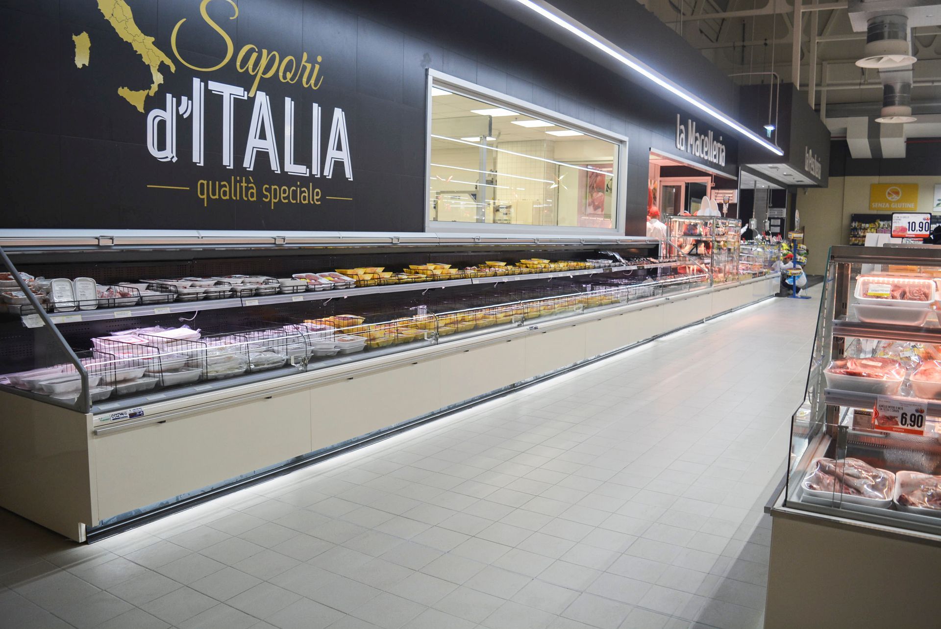 Banco refrigerato carne self Supermercato Conad Salerno