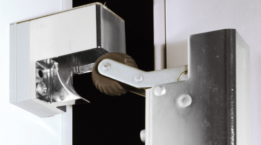 Chiusura porta automatica cella