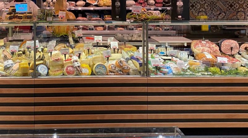 banco refrigerato-reparto formaggi