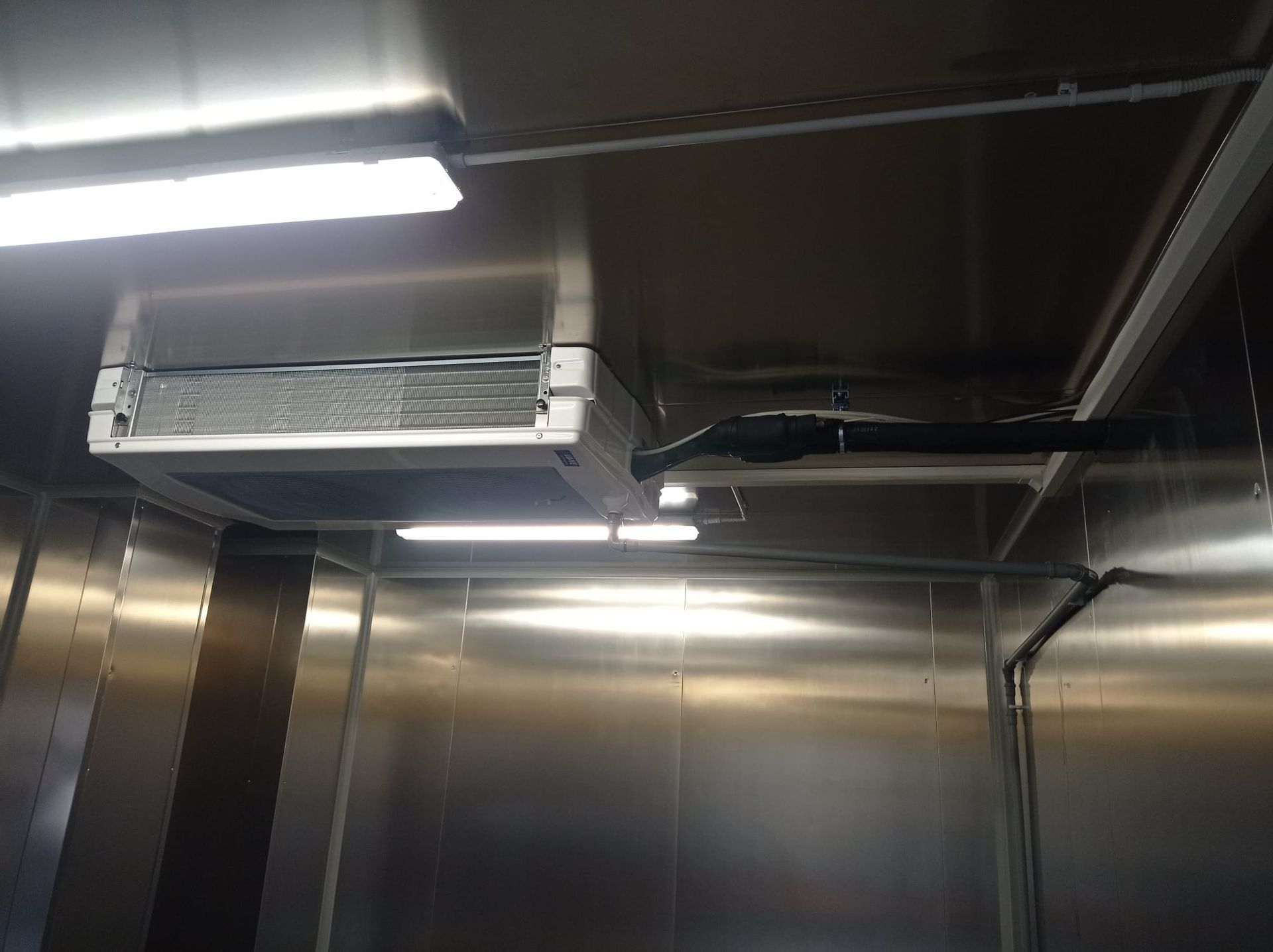 magazzino refrigerato-celle frigo inox- cella pescheria