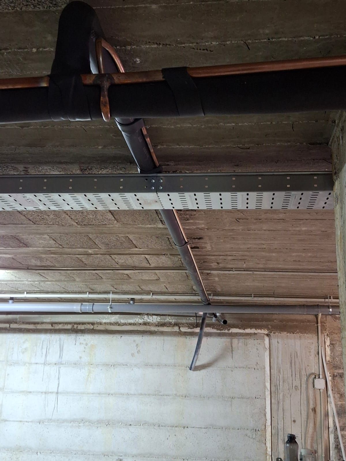 montaggio tubazioni per impianto frigo