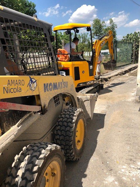 mezzi di lavoro per scavi e demolizioni