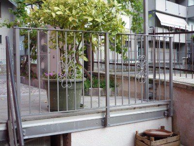 terrazzo con ringhiera in ferro