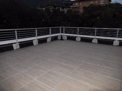 terrazza panoramica con ringhiera in ferro