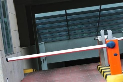 ingresso parcheggio custodito