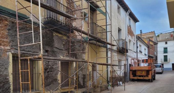 picar y pintar la fachada para rehabilitación de fachada en Segovia