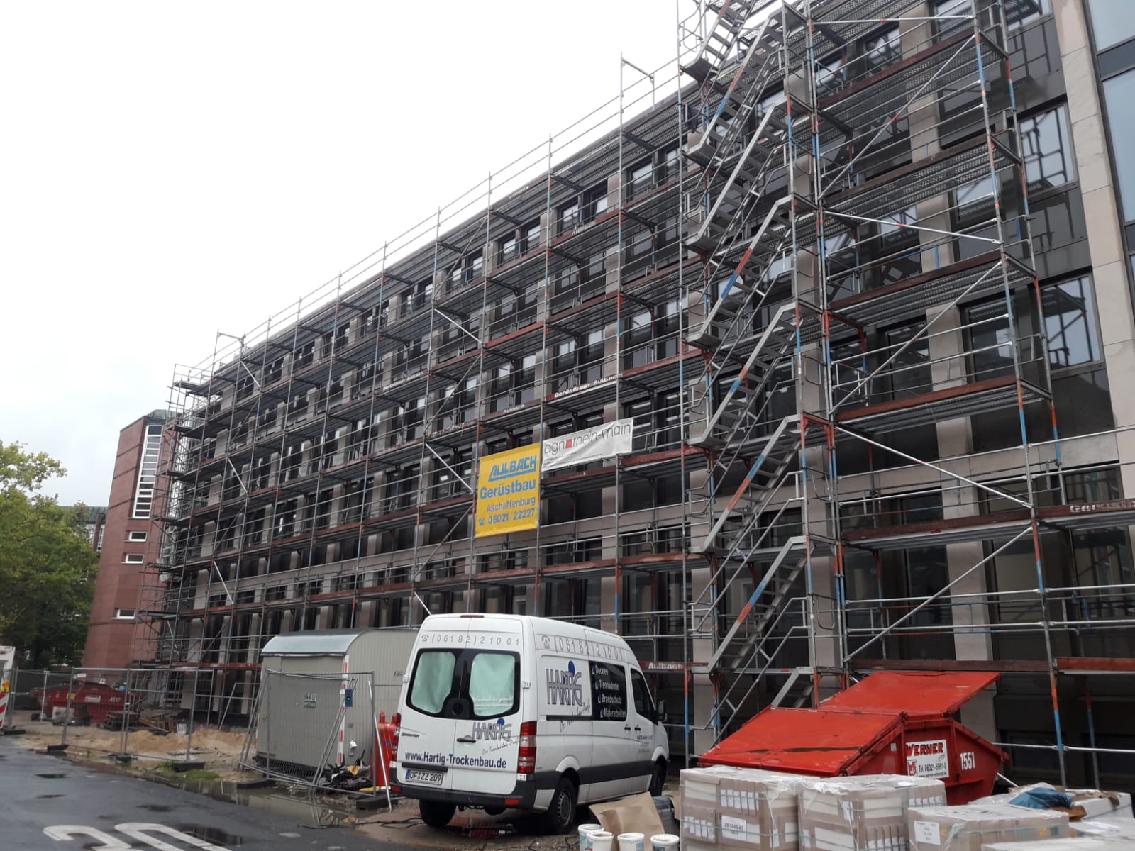 Jogrema atlikti darbai – Fasadiniai pastoliai