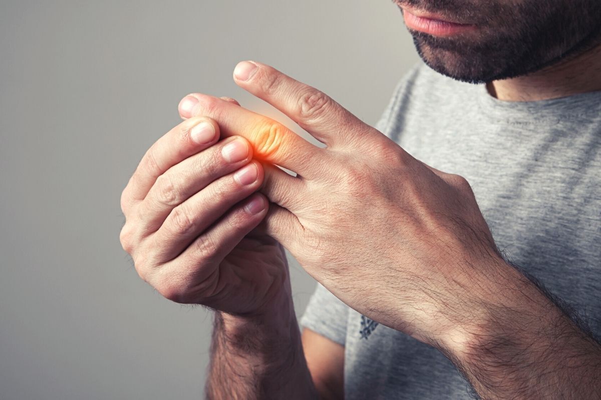 Torção no dedo da mão como