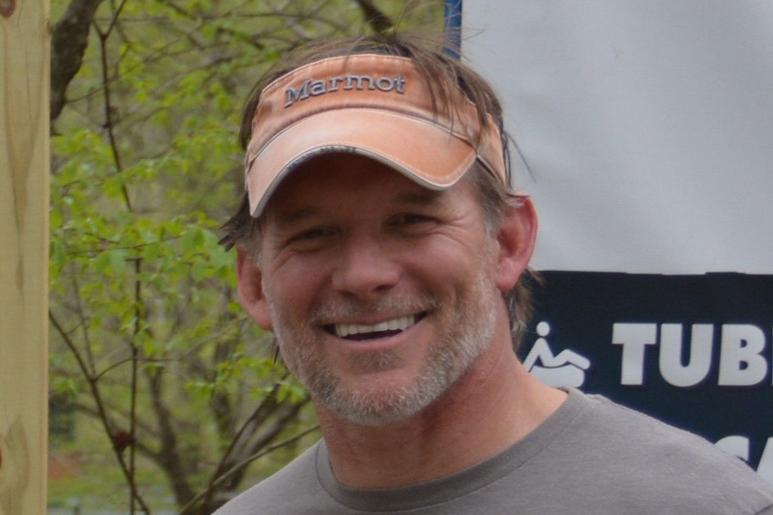 A man wearing a hat with the word tub on it