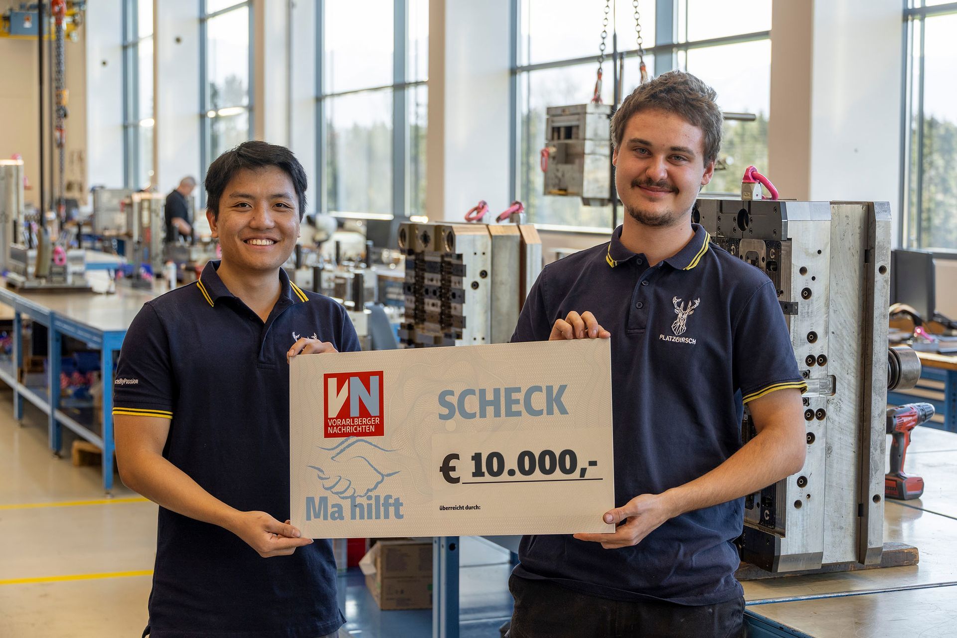 Scheckübergabe Hirschmann: 10.000 €