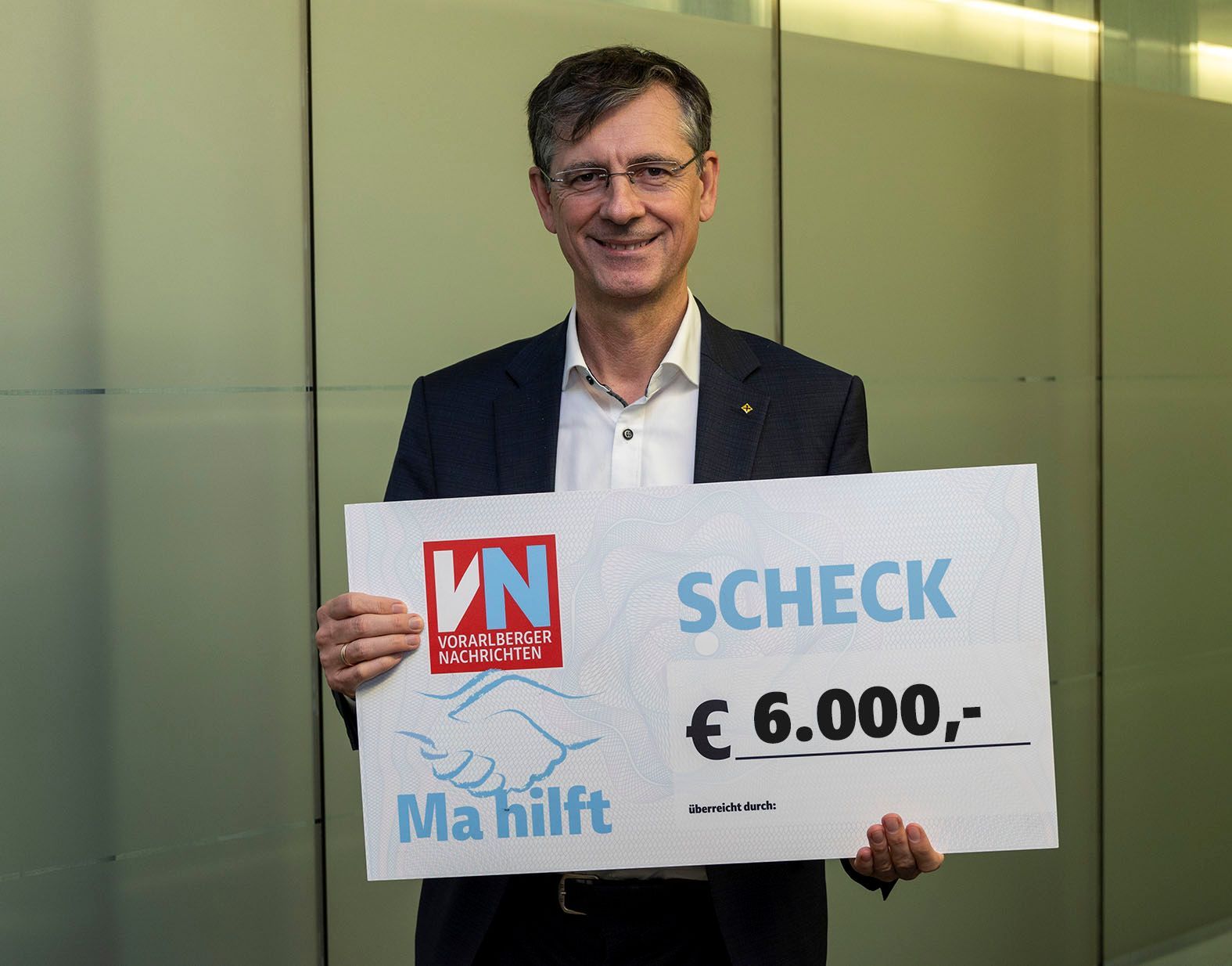 Scheckübergabe Raiffeisen: 6.000 €