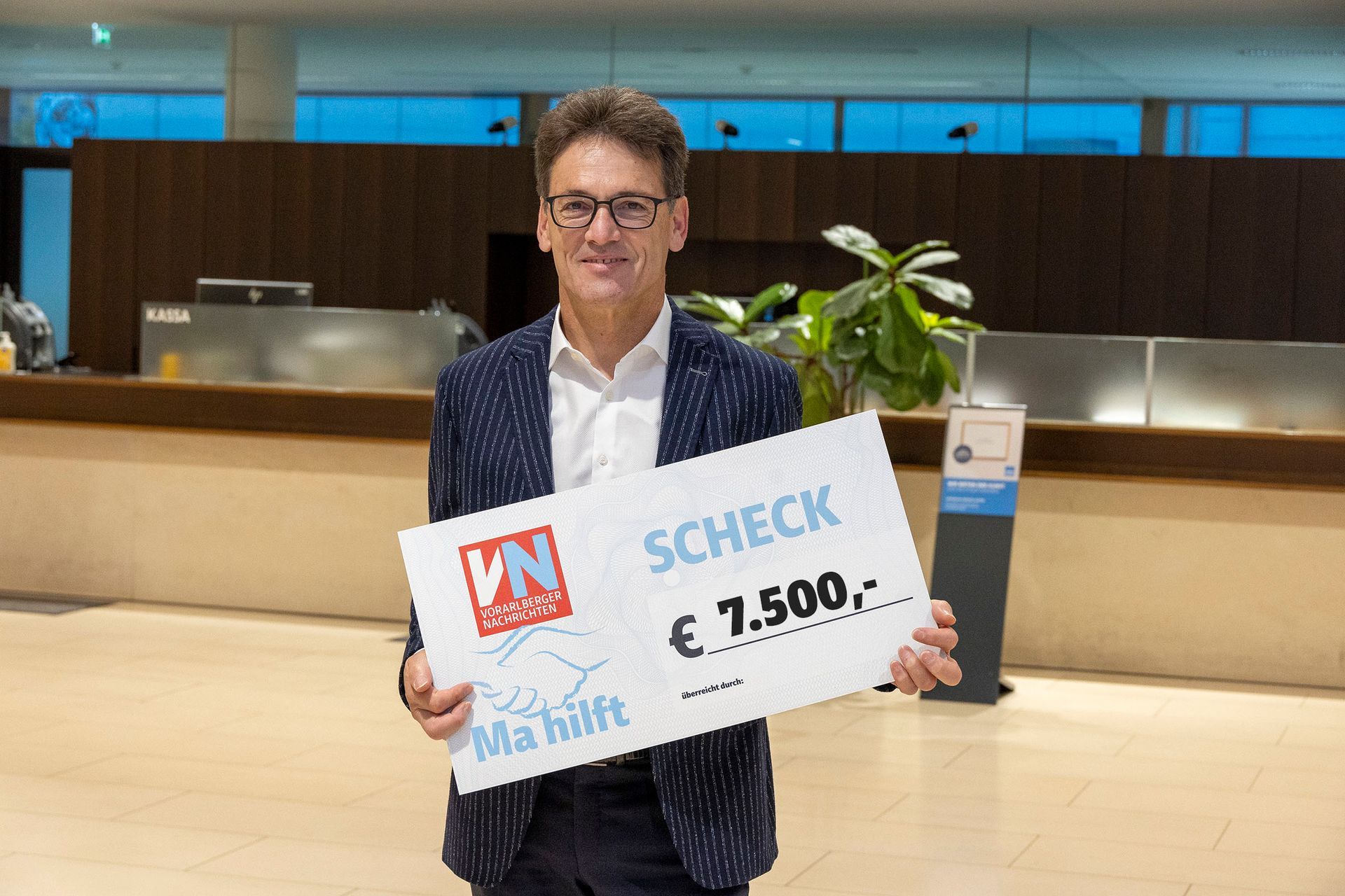 Scheckübergabe Hypo: 7.500 €
