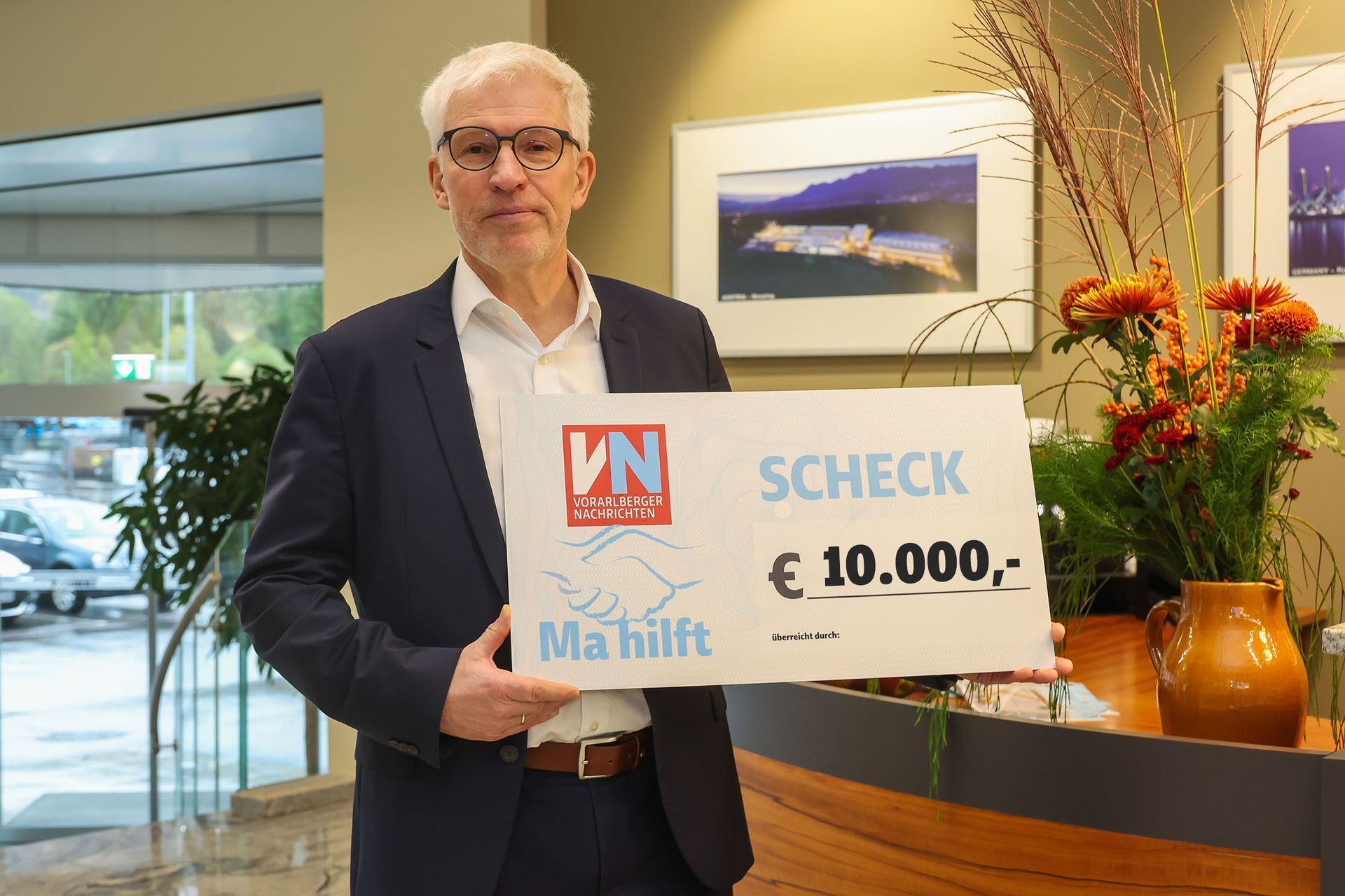 Scheckübergabe Liebherr: 10.000€