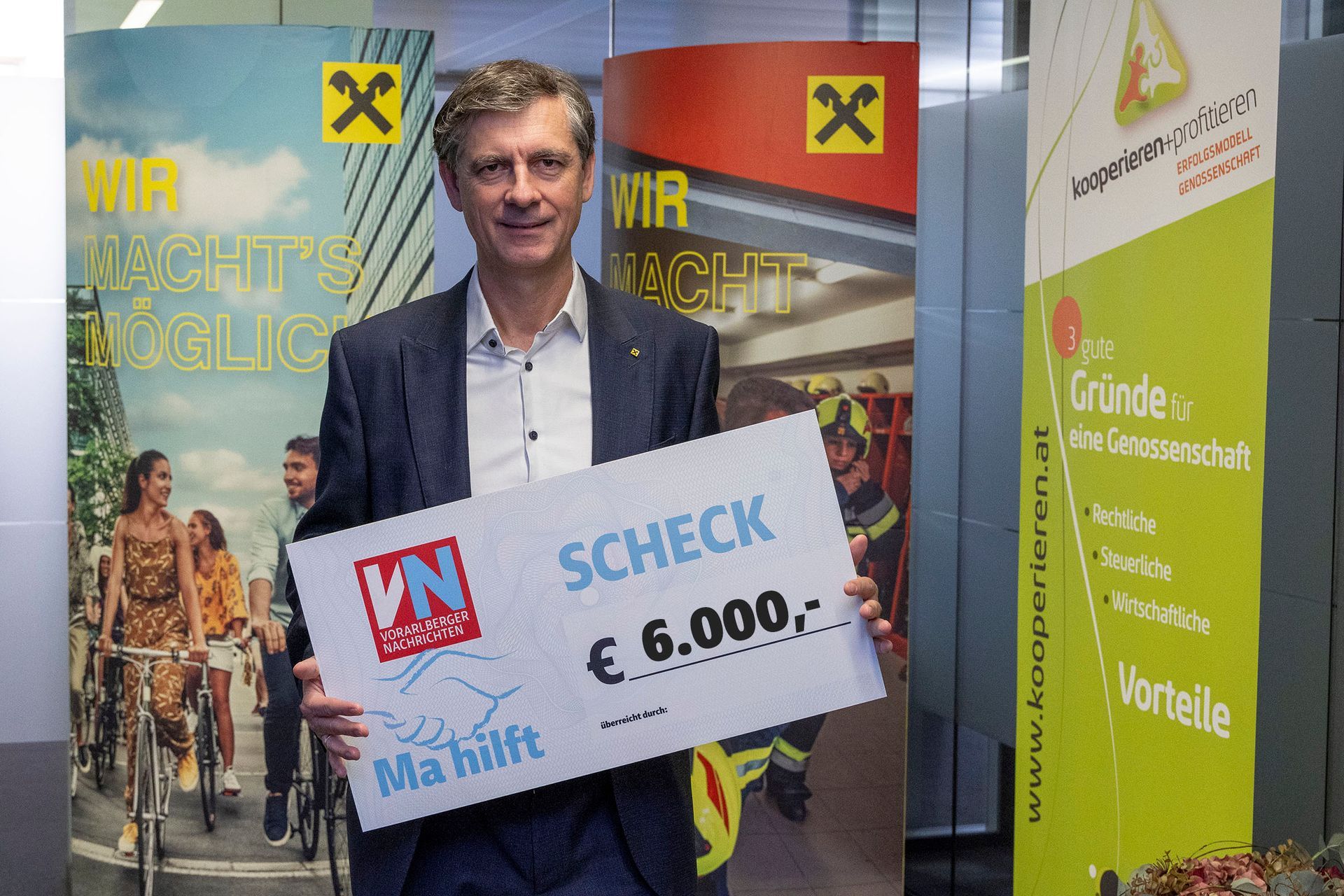 Scheckübergabe Raiba: 6.000 €