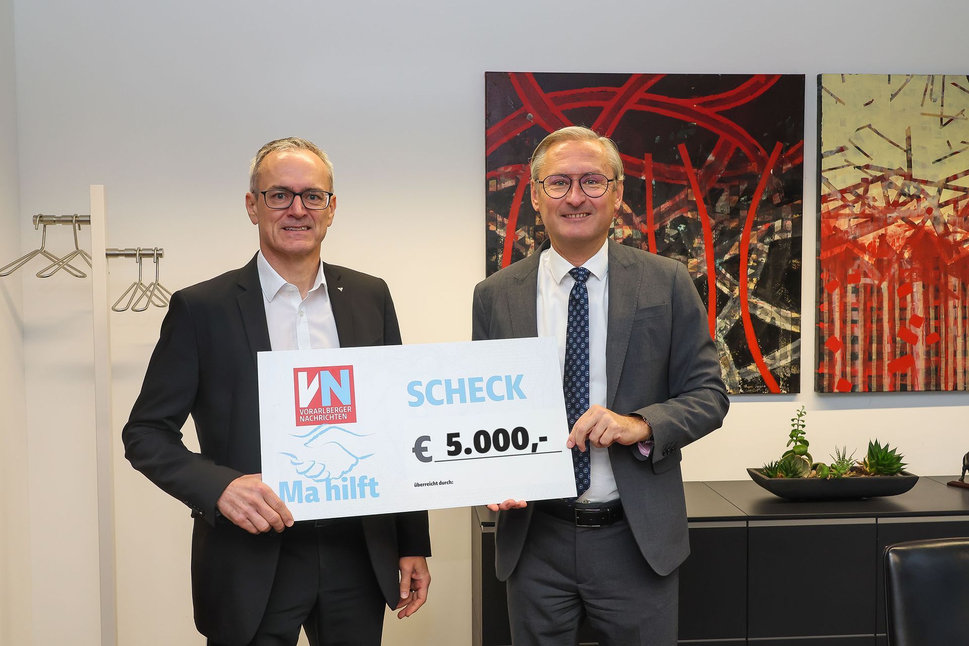 Scheckübergabe Volksbank: 5.000 €