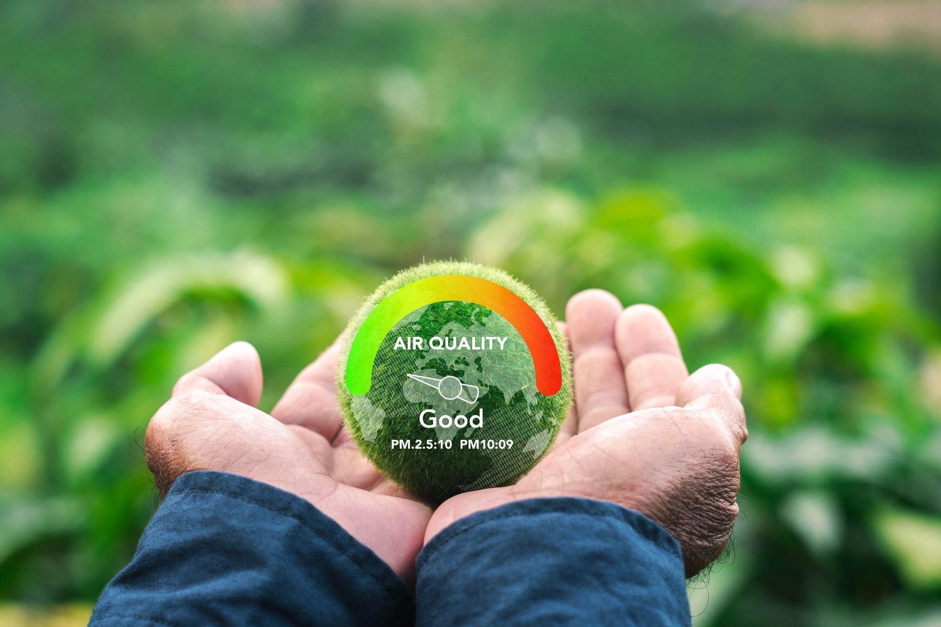 A man holding an icon showing a Good Air Quality in Cutler Bay by Arctic Fox Cooling.