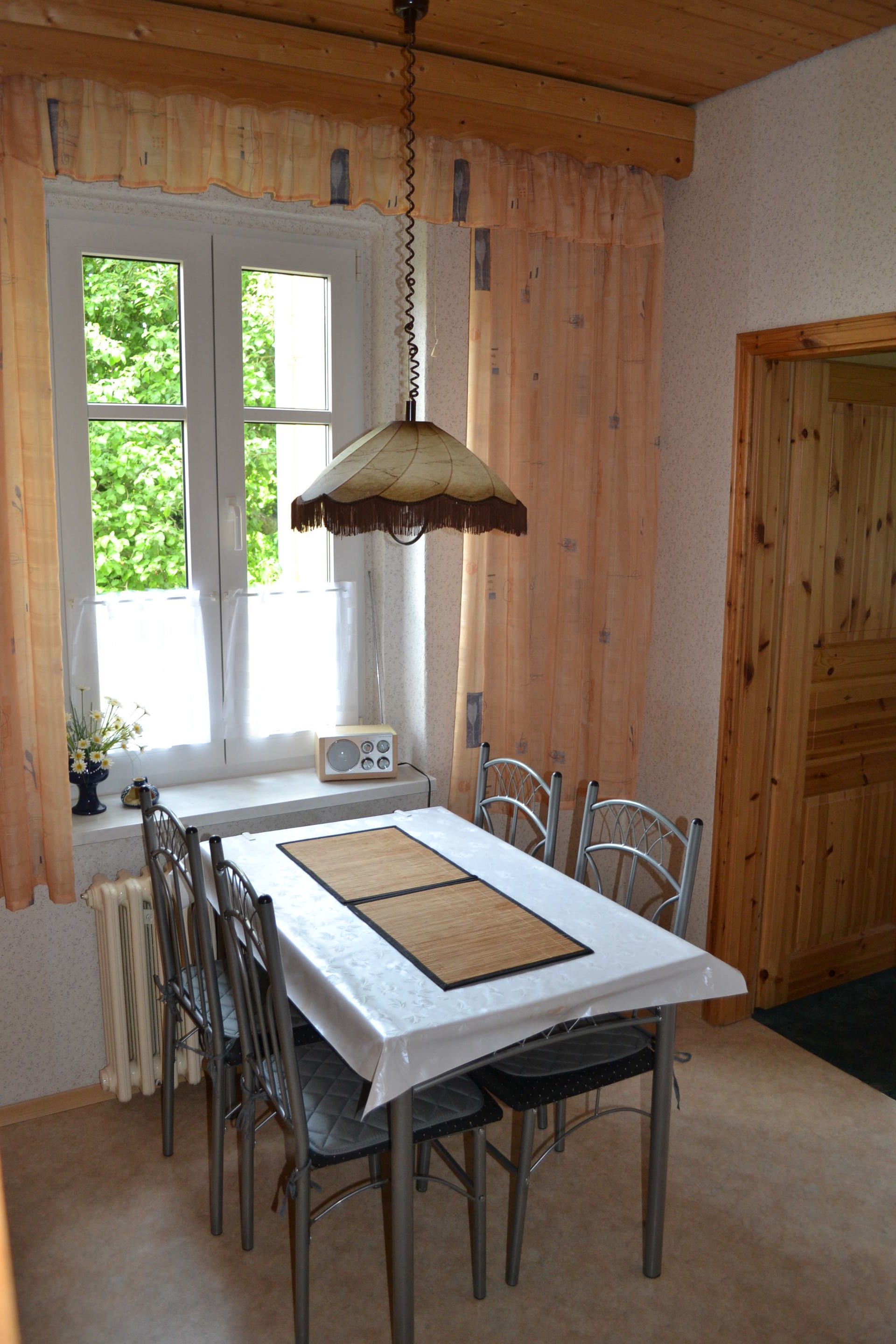 Ferienwohnung 3 Esstisch