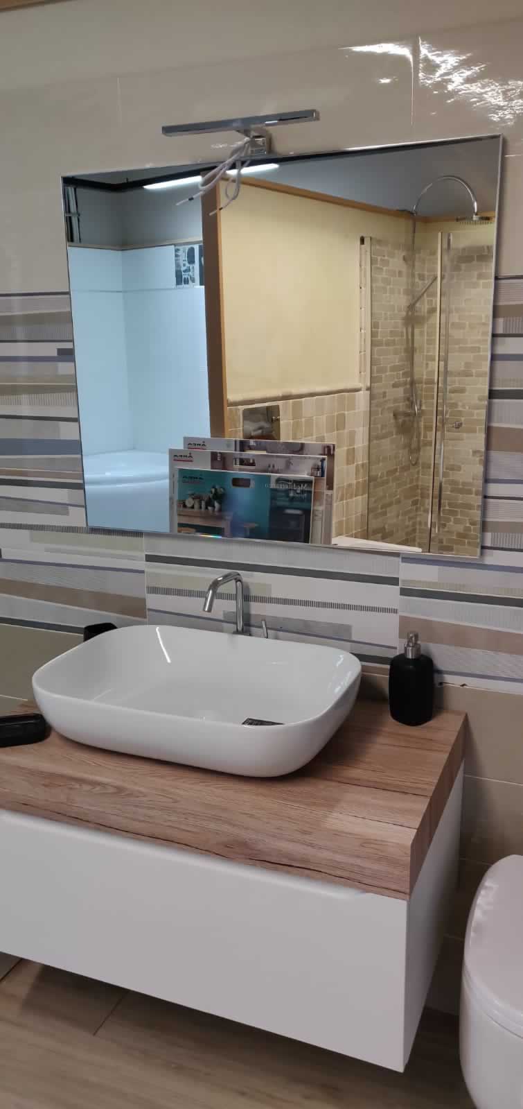 arredo bagno con lavello quadrato