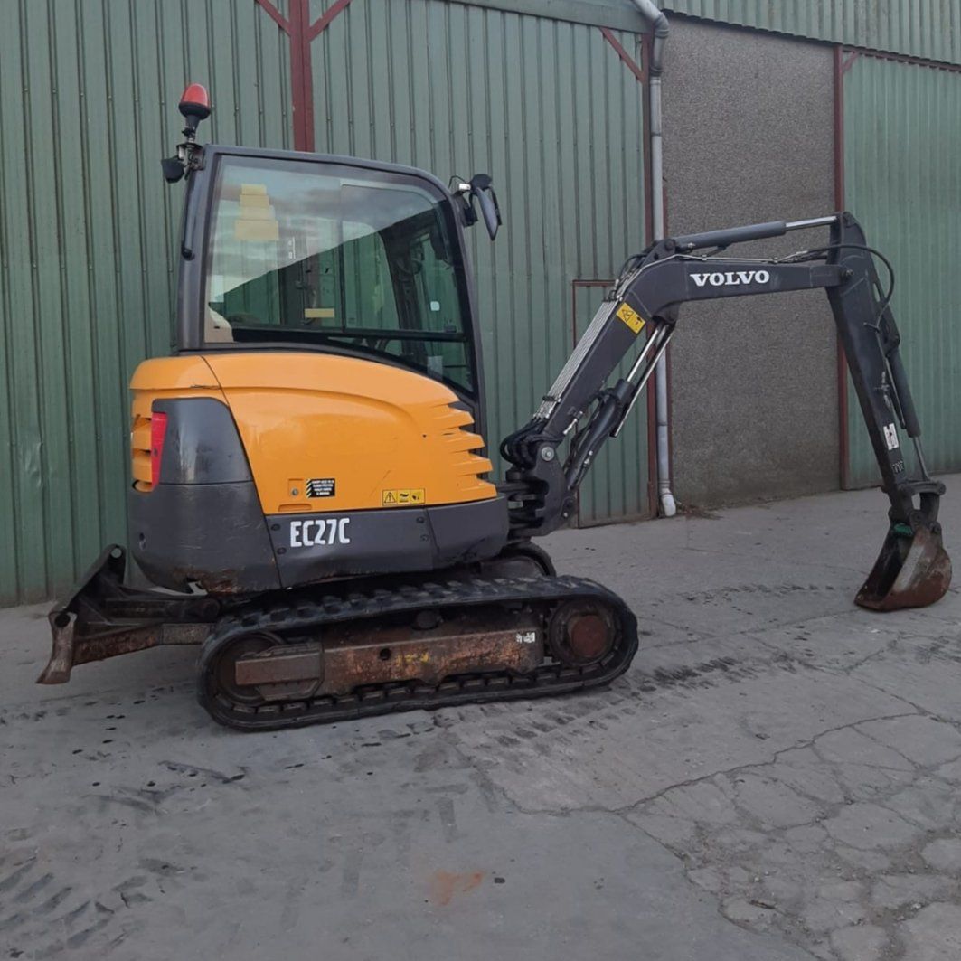 Small digger hire Leeds, West Yorkshire Adam Plant