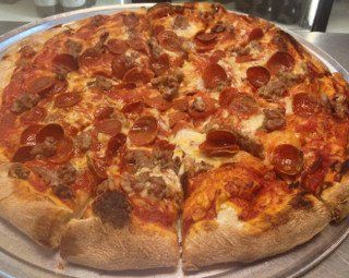 Traditional Pizza — Cheese White Pizza with Fresh Tomatoes in Pittsburgh & McMurray, PA