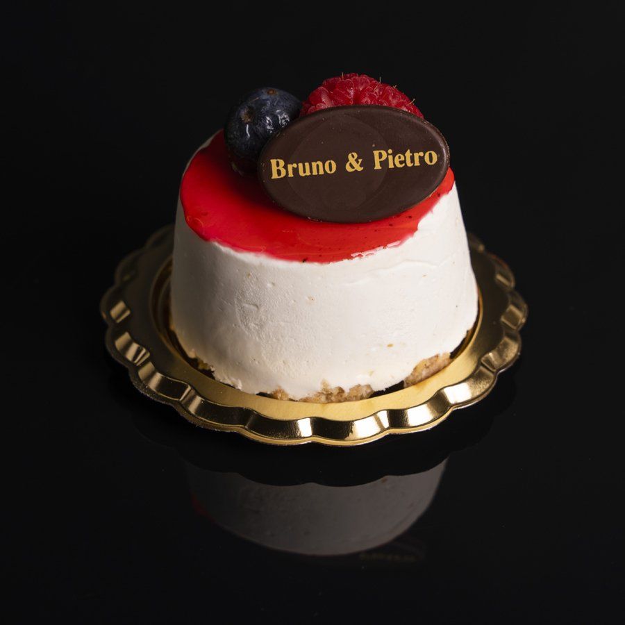 cream and strawberry pastry