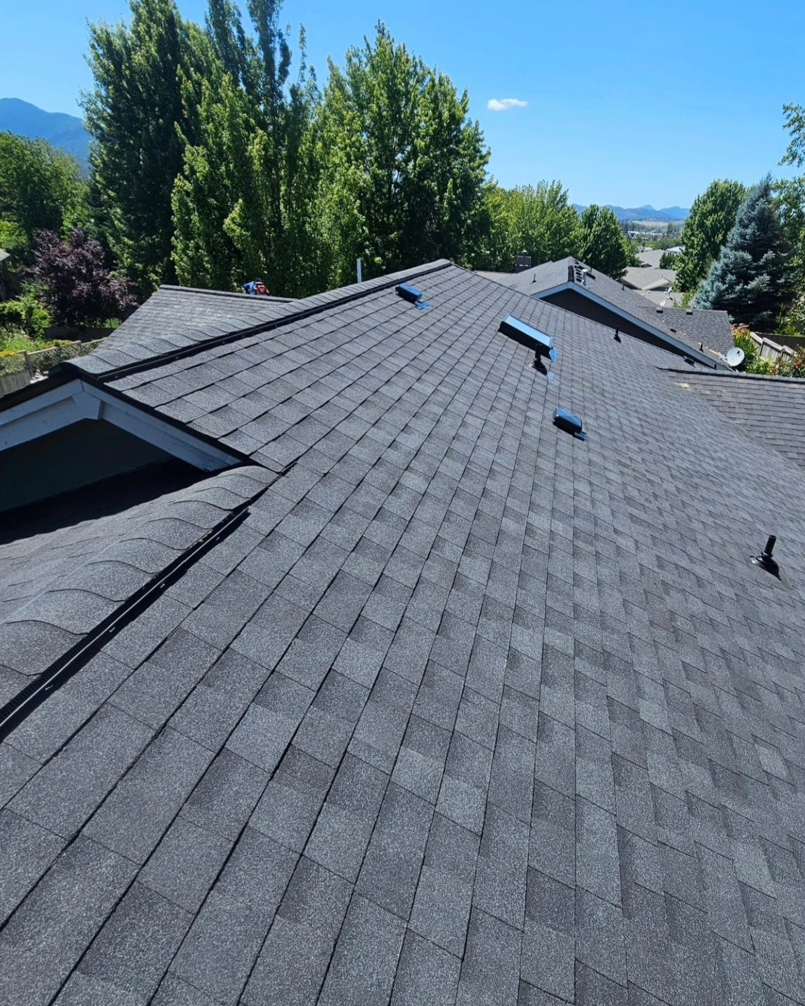 Asphalt shingle roof replacement in Eagle City, OR