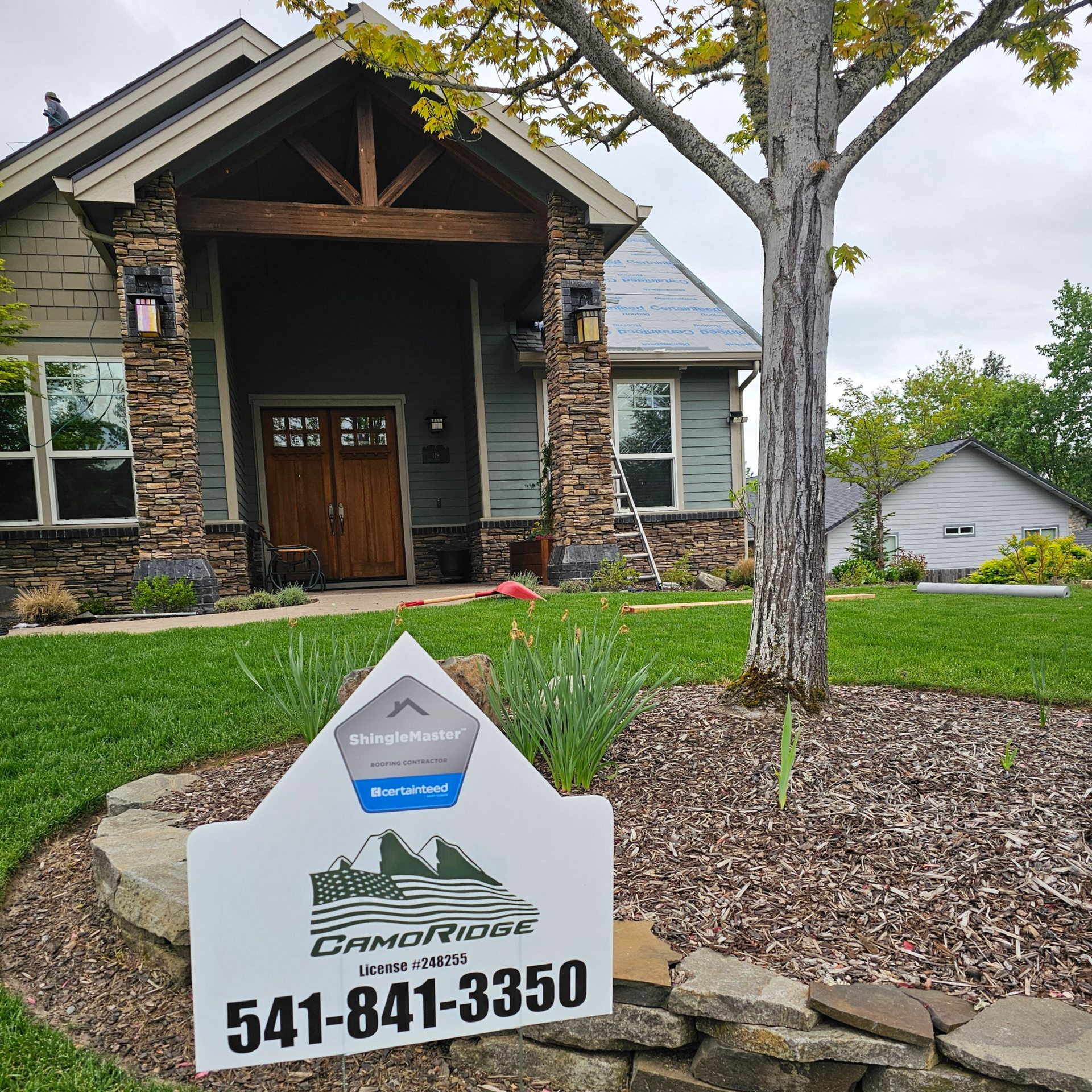 Residential roofing contractor in Southern Oregon