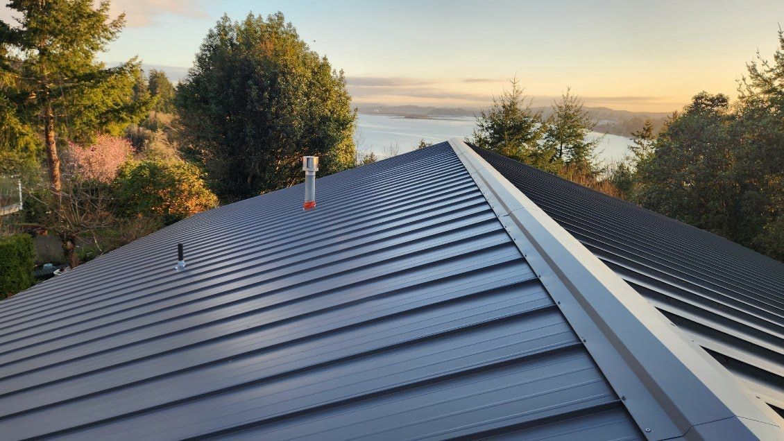 Residential metal roof installation in Eagle City, OR