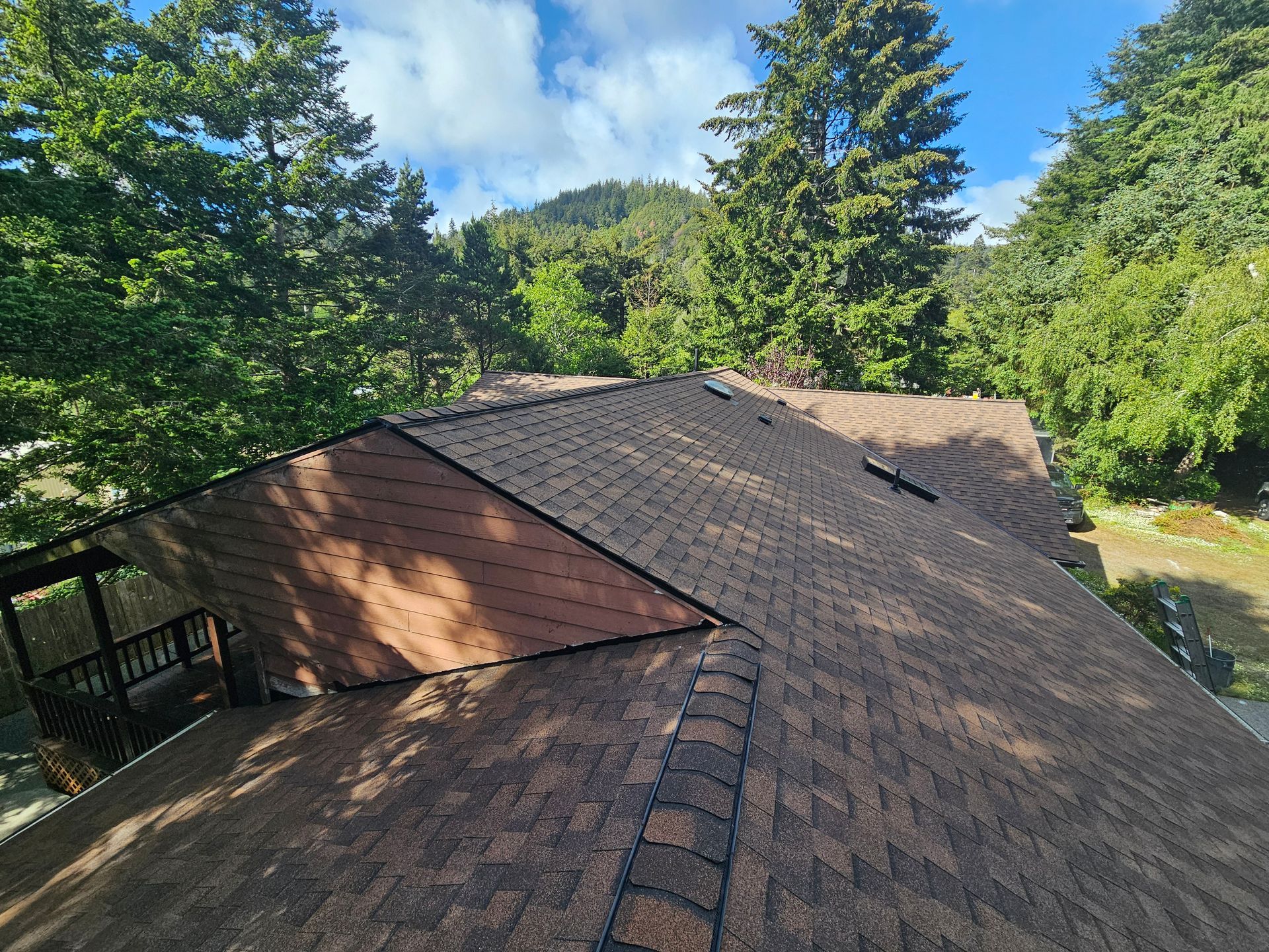 Residential asphalt shingle roof installation in Medford, OR