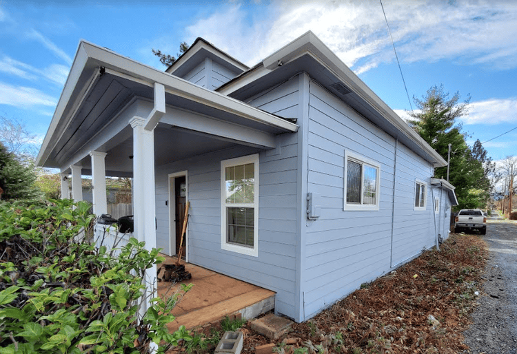 Residential roofing contractor in Southern Oregon